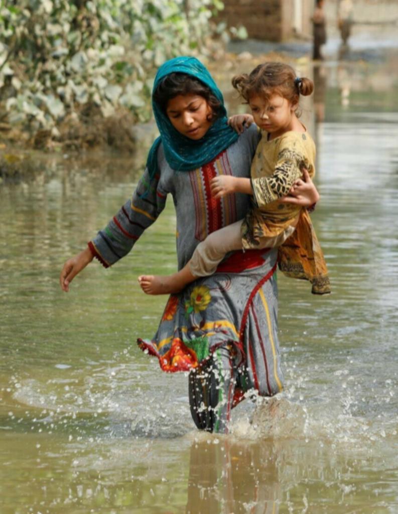 A woman with her child during the devastating floods in Pakistan.
